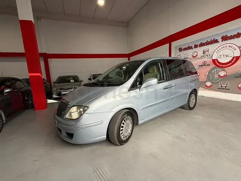 Usado Lancia Phedra 120 CV (88 kW) 2006 Gris / plata Monovolumen