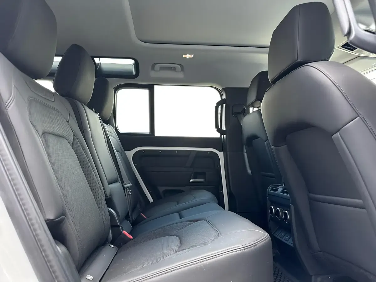 Usado Land Rover Defender S 249 CV (183 kW) 2025 Blanco SUV
