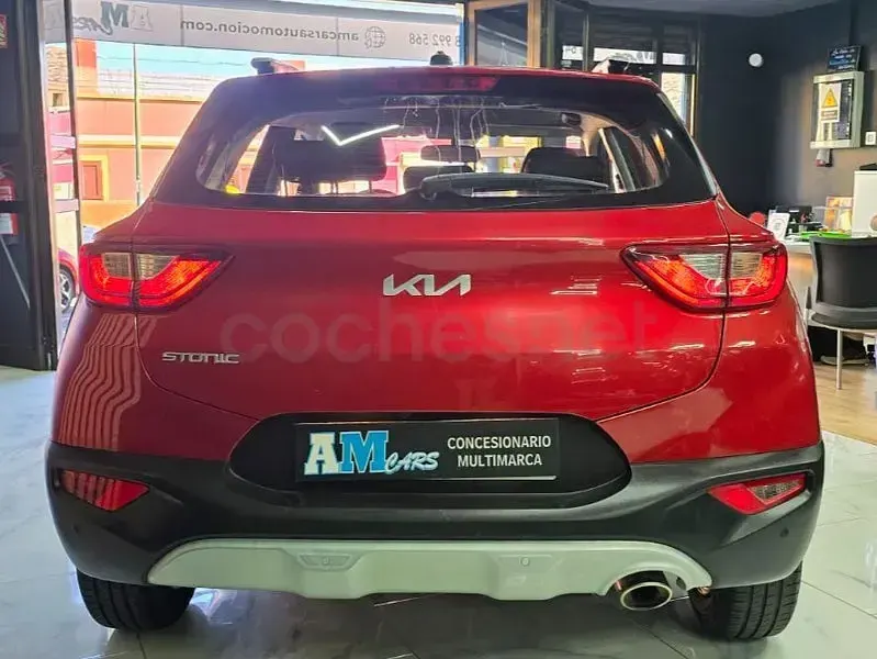 Usado Kia Stonic 84 CV (61 kW) 2023 Rojo SUV