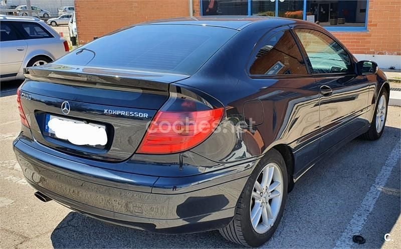 Usado Mercedes C200 163 CV (119 kW) 2003 Azul Berlina