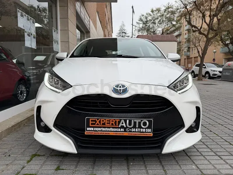 Usado Toyota Yaris Hybrid Business Edition 116 CV (85 kW) 2022 Blanco Berlina
