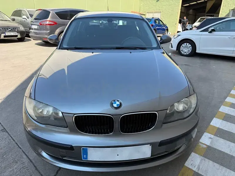 Usado BMW 116 122 CV (89 kW) 2009 Gris / plata Utilitario