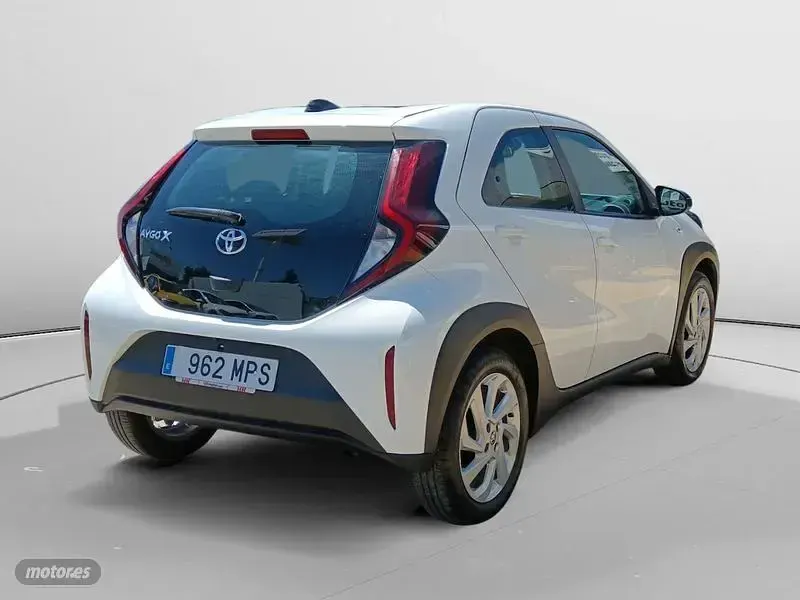 Usado Toyota Aygo X Play 72 CV (52 kW) 2024 Blanco SUV