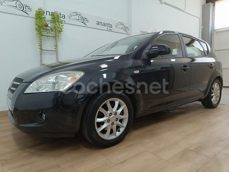 Negro Usado 2010 Kia Ceed Active Utilitario | 5900 € (Precio justo) - Imagen 1/4