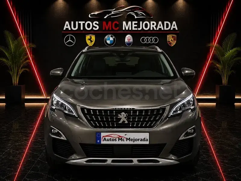 Usado Peugeot 5008 Allure 130 CV (95 kW) 2020 Beige SUV