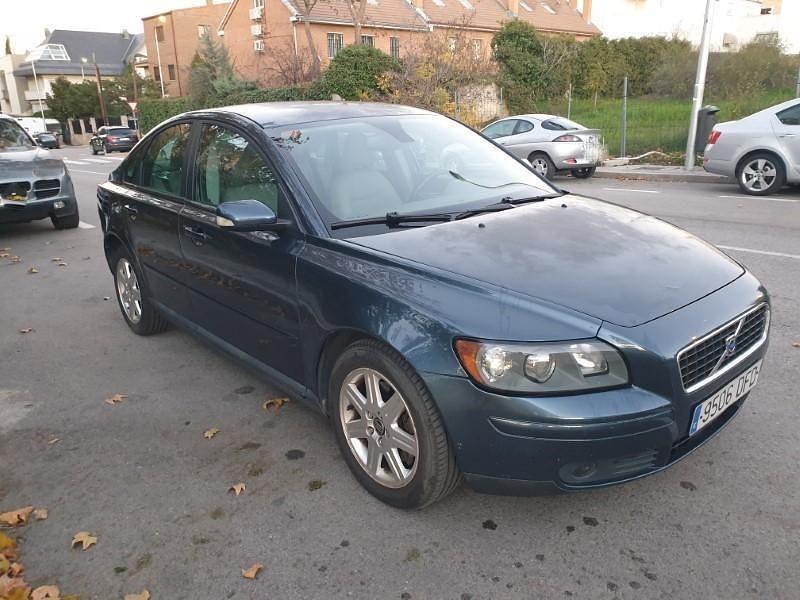 Usado Volvo S40 Kinetic 136 CV (100 kW) 2004 Gris Berlina