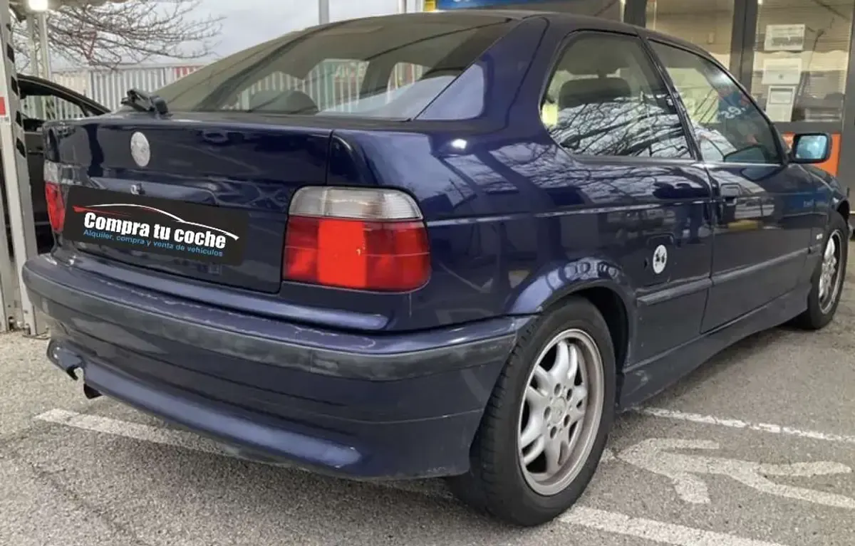 Usado BMW 318 140 CV (102 kW) 1998 Azul Berlina