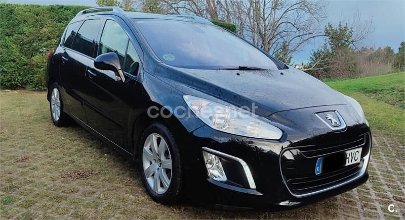 Usado Peugeot 308 SW Active 115 CV (84 kW) 2013 Negro Familiar