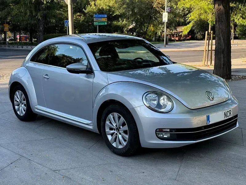 Usado VW Beetle Design 105 CV (77 kW) 2014 Gris / plata Utilitario