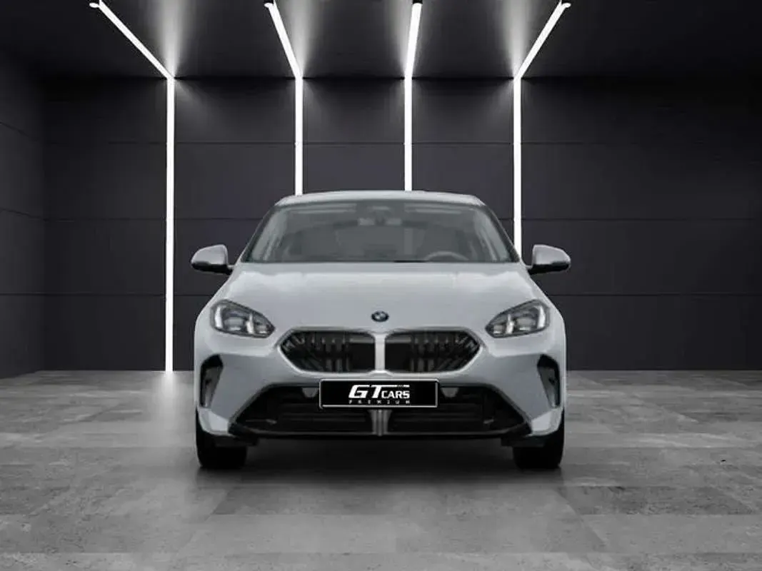 Usado BMW 116 163 CV (119 kW) 2025 Gris Utilitario