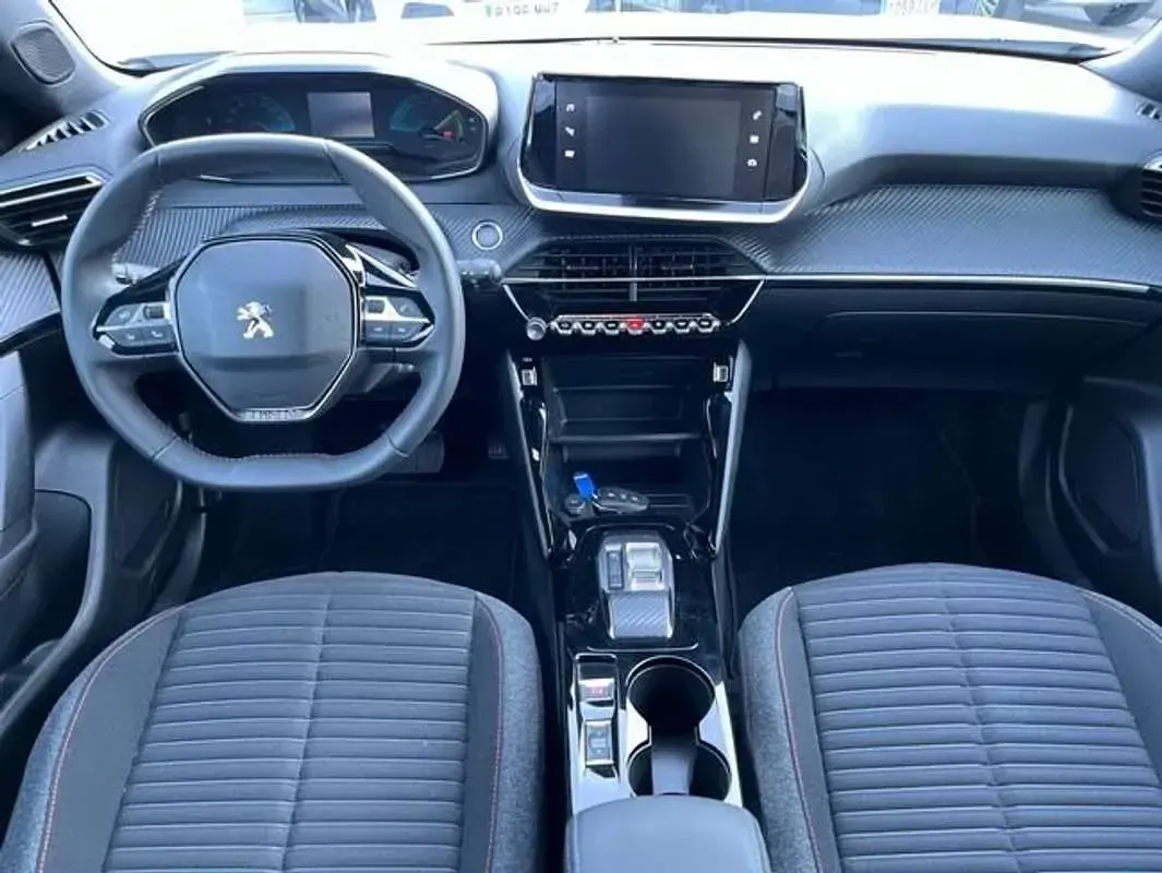 Usado Peugeot e-2008 Active 100 kW (136 CV) 2023 Plateado SUV