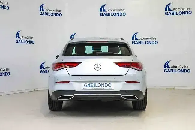 Usado Mercedes CLA180 Shooting Brake 116 CV (85 kW) 2021 Gris Familiar