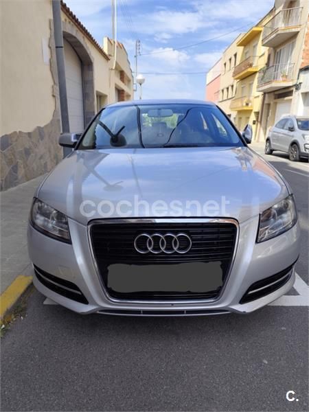 Gris / plata Usado 2012 Audi A3 Attraction Berlina | 5300 € (Buen precio) - Imagen 1/4