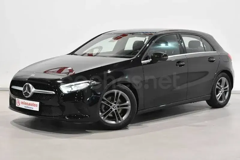 Usado Mercedes A180 Business 136 CV (100 kW) 2020 Negro Utilitario