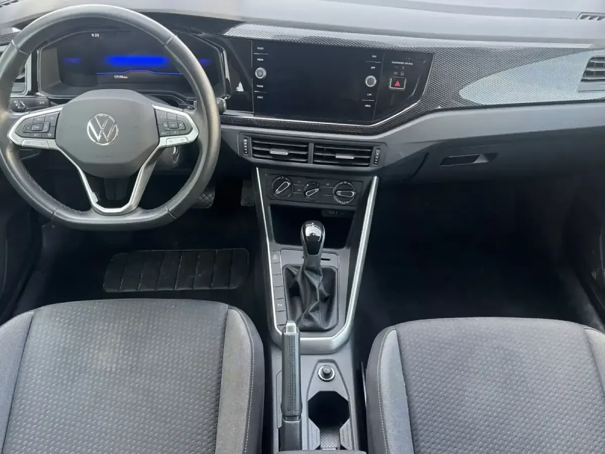 Usado VW Polo Life 95 CV (69 kW) 2024 Gris Berlina