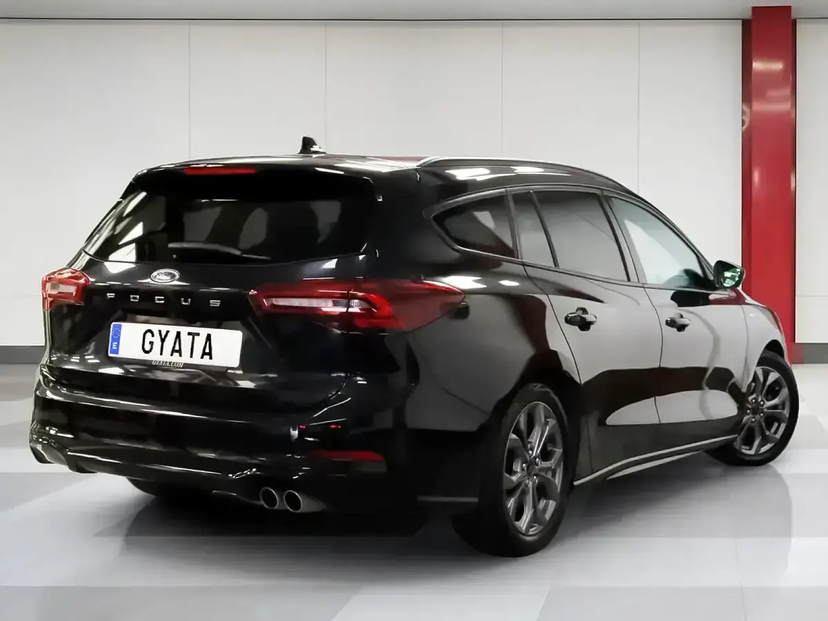 Usado Ford Focus ST-Line 155 CV (114 kW) 2024 Negro Familiar