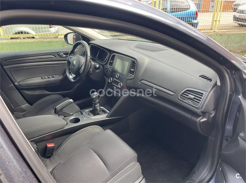 Usado Renault Mégane GrandTour Business 110 CV (80 kW) 2017 Gris / plata Familiar