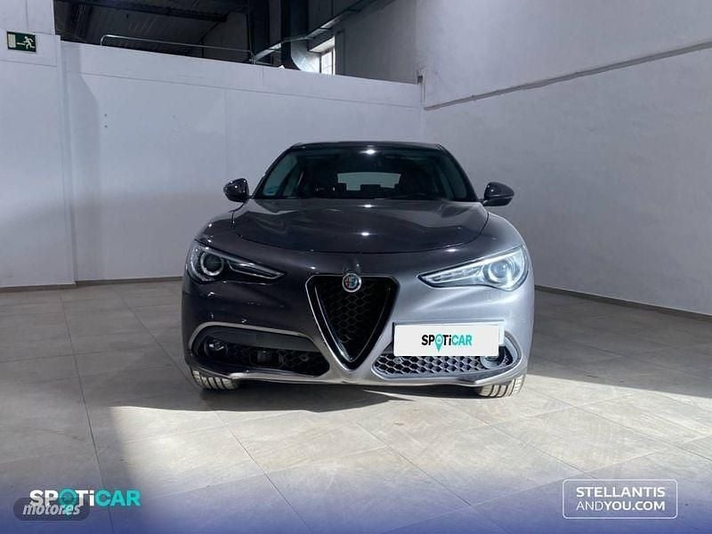 Usado Alfa Romeo Stelvio Sprint 190 CV (139 kW) 2020 Gris SUV