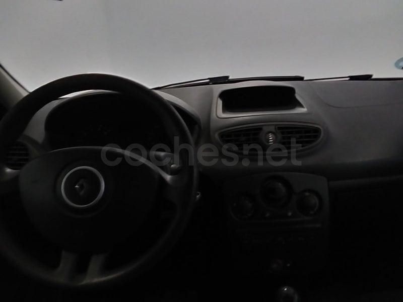 Usado Renault Clio IV Business 75 CV (55 kW) 2014 Blanco Berlina