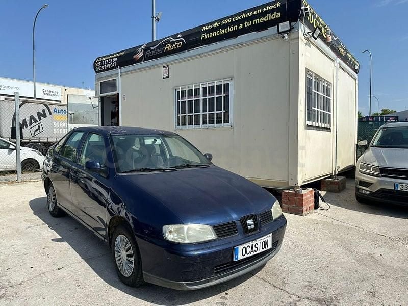 Usado Seat Cordoba Stella 75 CV (55 kW) 2001 Azul Berlina