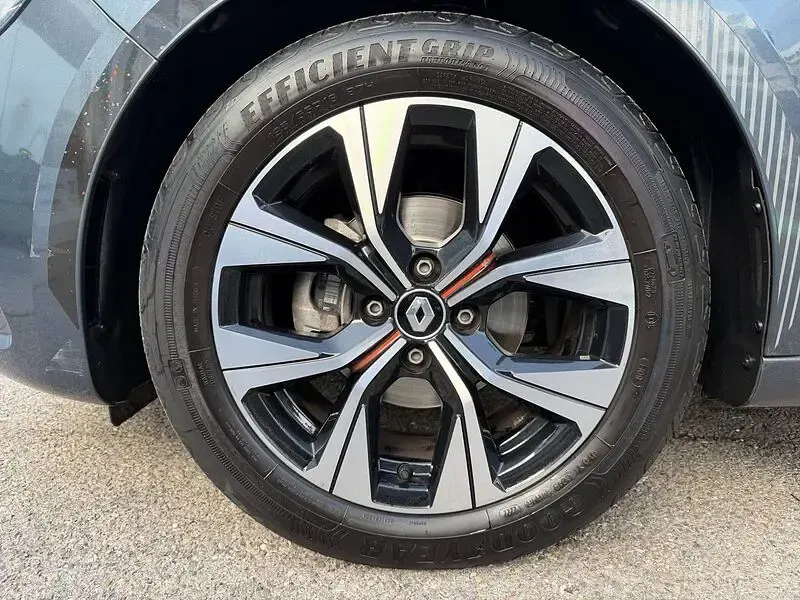 Usado Renault Clio V LIMITED 91 CV (66 kW) 2022 Gris Berlina