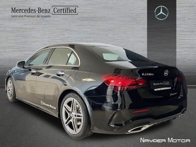Usado Mercedes A200 AMG line 150 CV (110 kW) 2023 Negro noche
