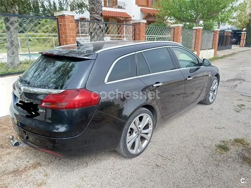 Usado Opel Insignia Edition 160 CV (117 kW) 2009 Negro Familiar