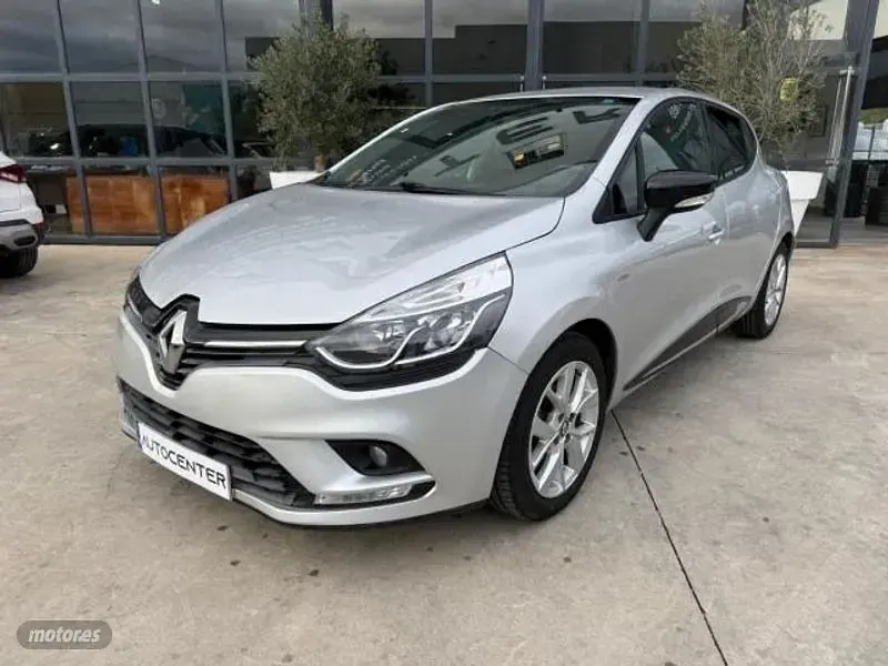 Usado Renault Clio IV LIMITED 95 CV (69 kW) 2019 Plateado Berlina