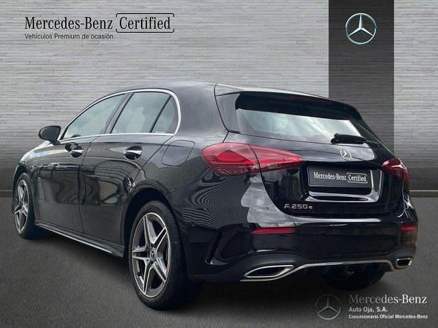 Usado Mercedes A250 AMG line 218 CV (160 kW) 2025 Negro Berlina