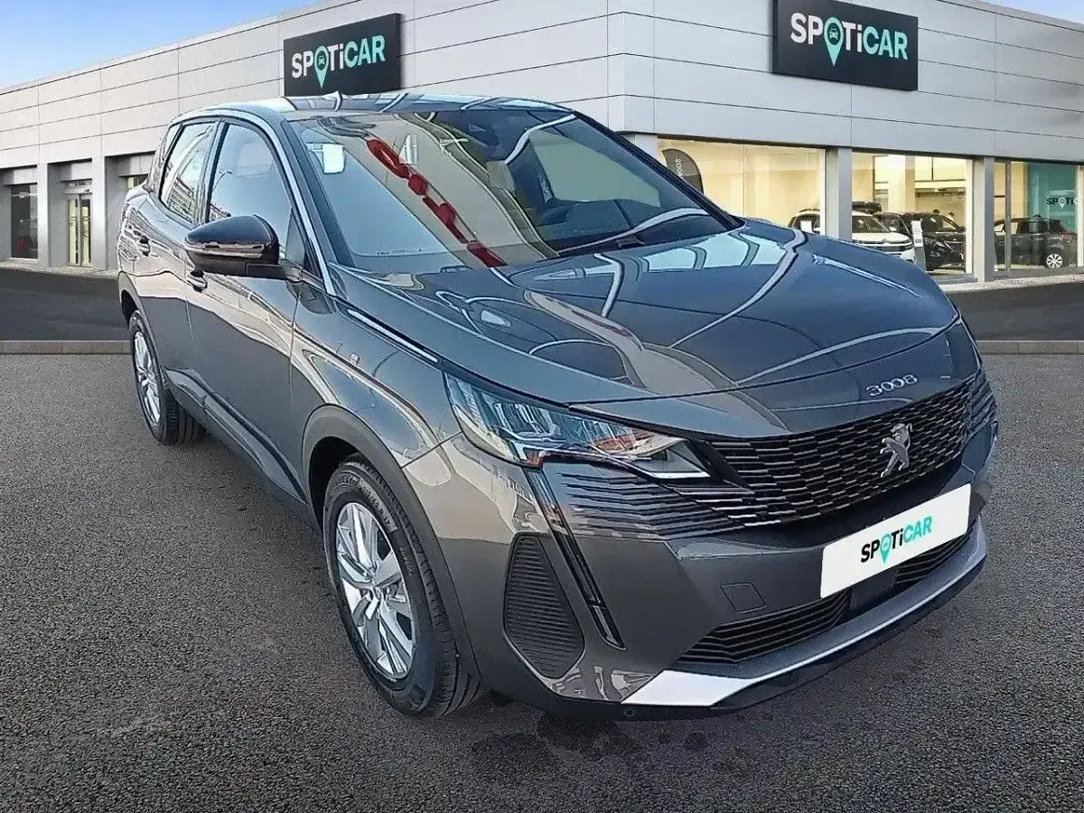 Usado Peugeot 3008 Active 130 CV (95 kW) 2024 Gris SUV