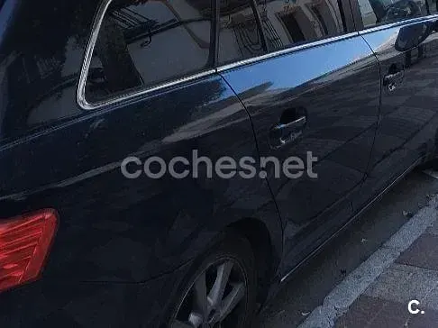 Usado Toyota Avensis Advance 147 CV (108 kW) 2012 Negro Familiar