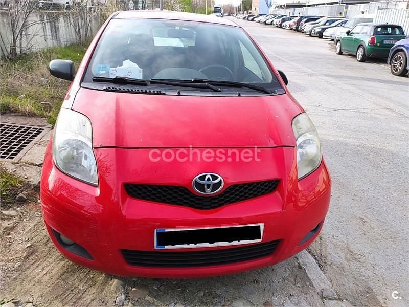 Usado Toyota Yaris 101 CV (74 kW) 2009 Rojo Utilitario