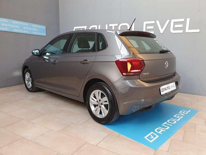 Usado VW Polo Advance 95 CV (69 kW) 2020 Gris Utilitario