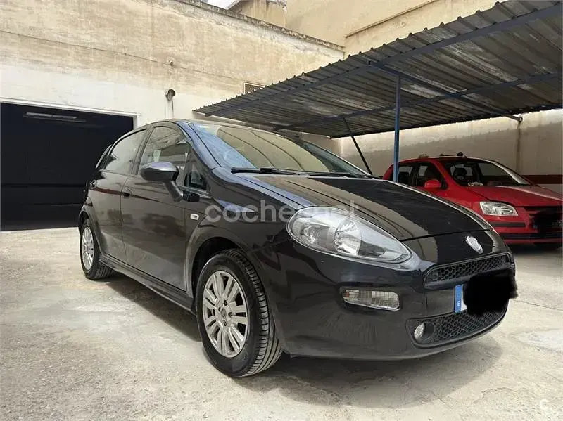 Usado Fiat Punto Lounge 69 CV (50 kW) 2014 Negro Utilitario