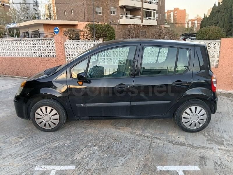 Usado Renault Modus Authentique 75 CV (55 kW) 2006 Negro Monovolumen