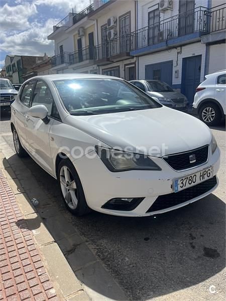 Usado Seat Ibiza Reference 90 CV (66 kW) 2013 Blanco Berlina