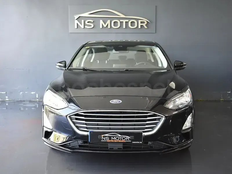 Usado Ford Focus Trend 125 CV (91 kW) 2020 Negro Berlina
