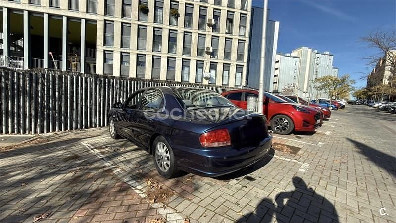Usado Hyundai Sonata GLS 131 CV (96 kW) 2004 Azul Berlina