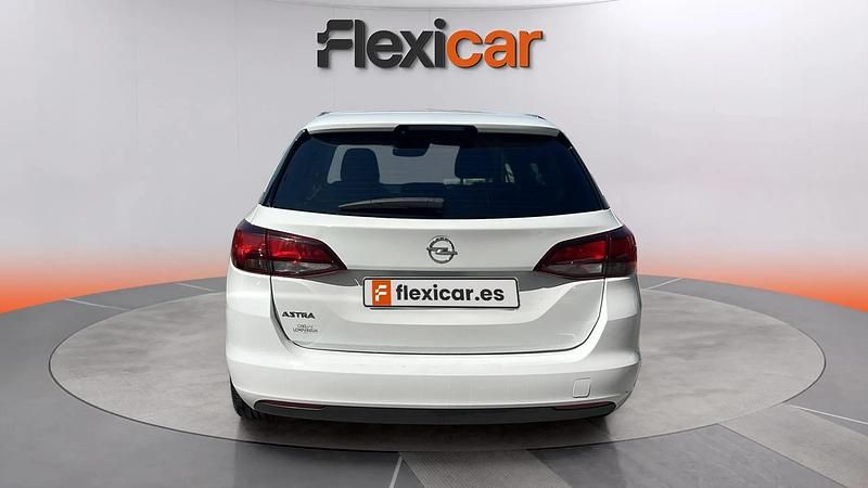 Usado Opel Astra Elegance 122 CV (89 kW) 2019 Blanco Berlina