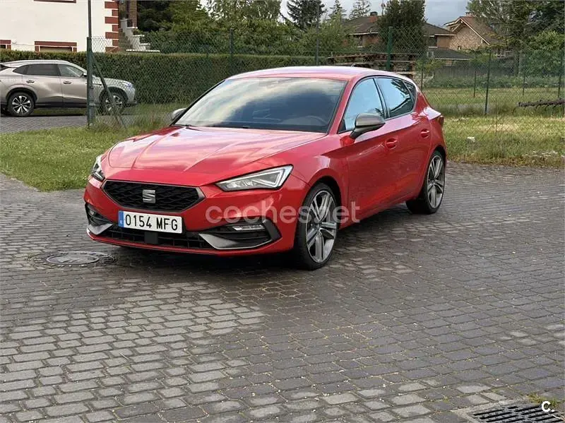 Usado Seat Leon FR 150 CV (110 kW) 2023 Rojo Berlina