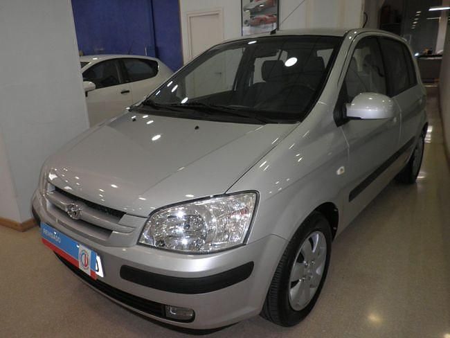 Usado Hyundai Getz 82 CV (60 kW) 2003 Plateado Utilitario