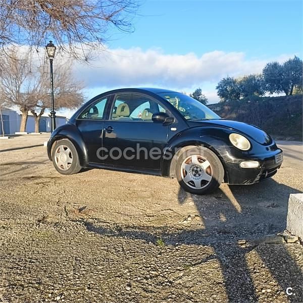 Usado VW New Beetle 115 CV (84 kW) 2002 Negro Utilitario