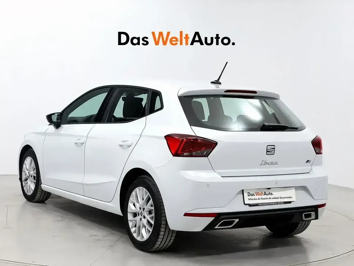 Usado Seat Ibiza FR 115 CV (84 kW) 2025 Blanco Utilitario