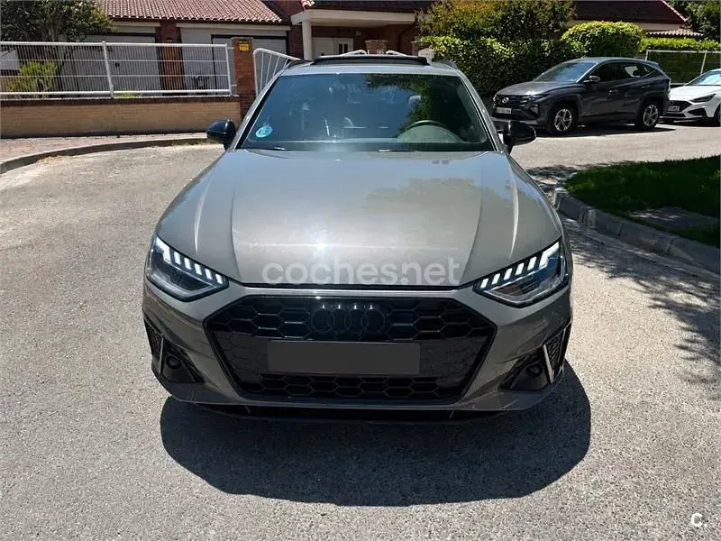 Usado Audi A4 Ambiente 163 CV (119 kW) 2023 Gris / plata Familiar