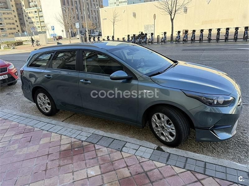 Usado Kia Ceed 120 CV (88 kW) 2024 Verde Utilitario