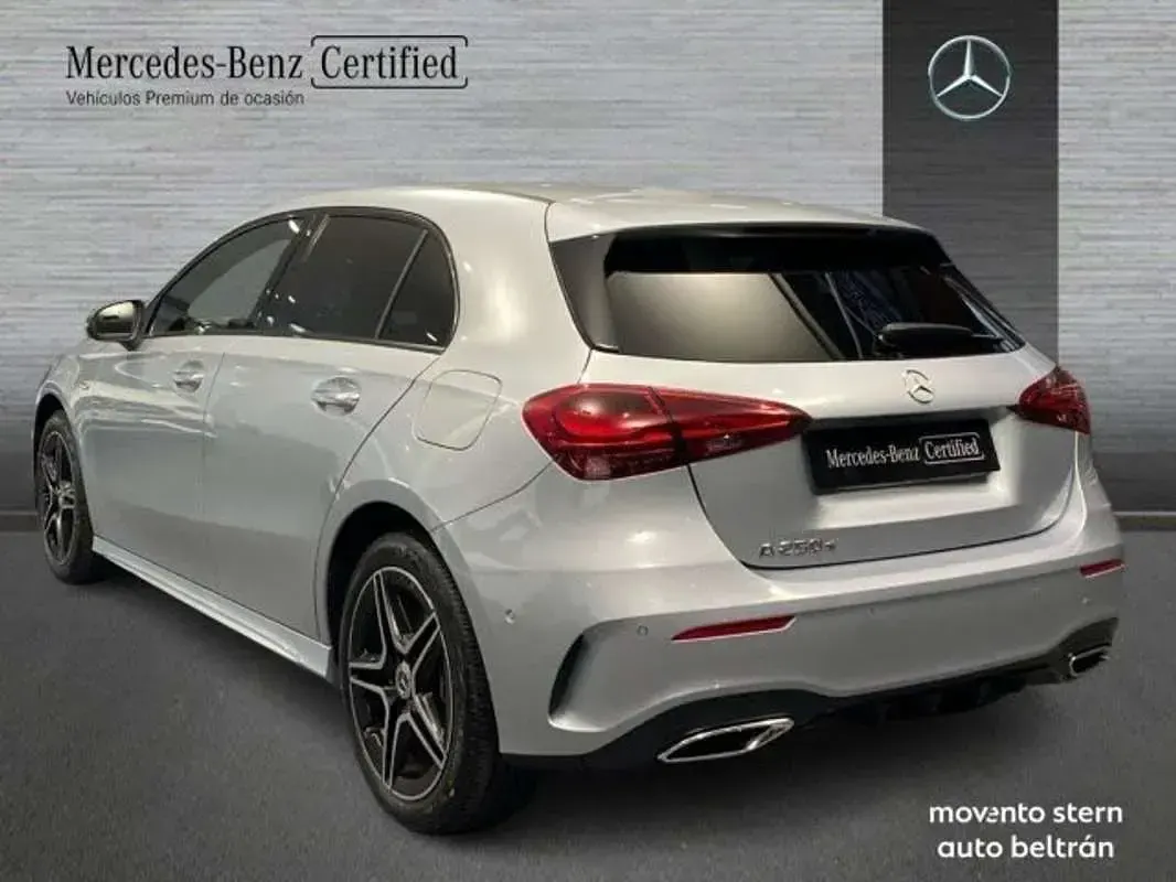 Usado Mercedes A250 Advanced 218 CV (160 kW) 2025 Gris Utilitario