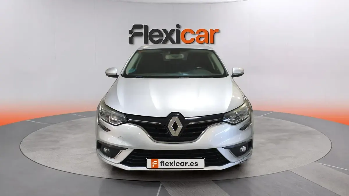 Usado Renault Mégane Zen 131 CV (96 kW) 2017 Gris Berlina