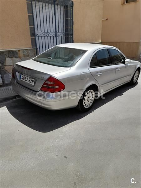 Gris / plata Usado 2002 Mercedes E270 Elegance Berlina | 5900 € (Precio justo) - Imagen 1/4