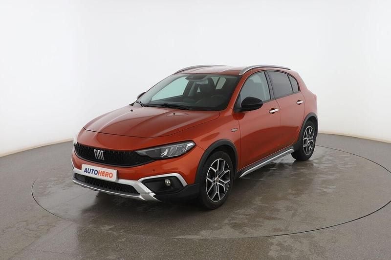 Usado Fiat Tipo Cross 101 CV (74 kW) 2021 Naranja Berlina