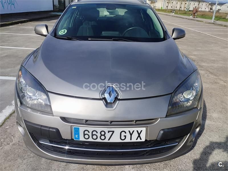 Usado Renault Mégane GrandTour Dynamique 130 CV (95 kW) 2010 Gris / plata Familiar
